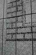 Disegno in vetro EMALIT applicato sulla superficie del vetro della facciata mediante un trattamento termico