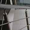 corrimano tondo in acciaio inox montato sui montanti utilizzando sostegni in acciaio inox