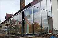 Struttura di telaio in acciaio inox satinato dei pareti esterni con copertura in vetro stratificato di sicurezza
